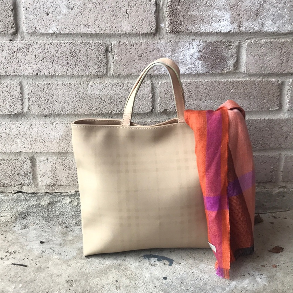 Burberry Nova-Check Tote - Picture 2 of 14